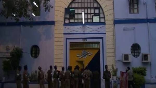  தேர்வெழுதிய சிறை கைதிகள் 