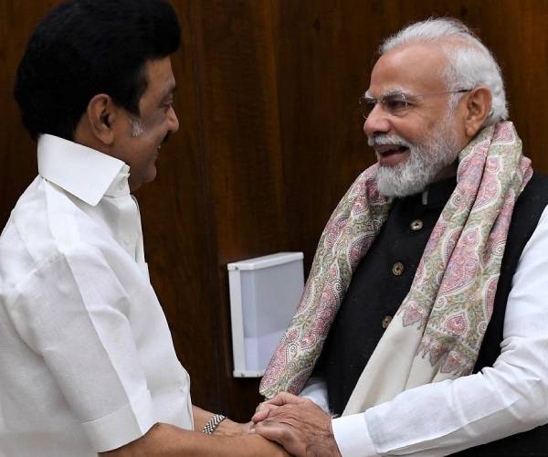 யாரும் அறியாத ஒருவர் 