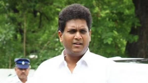 முரசொலிக்கும் 