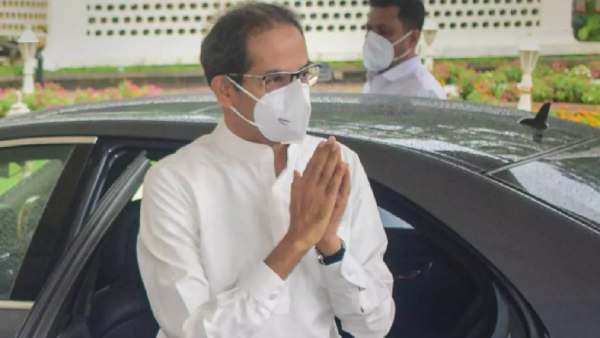 மாளிகையிலிருந்து வெளியேறிய உத்தவ் மாளிகையிலிருந்து வெளியேறிய உத்தவ்