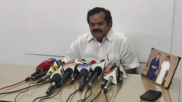 அதிமுகவில் பிரச்சினை 