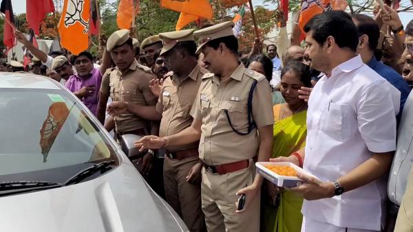  ரூ.60 கோடியில் கட்டப்பட்ட பாலங்கள் 