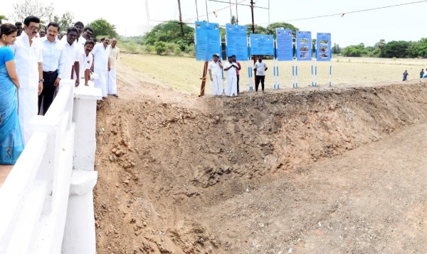 ஒரு டப்பா சாக்லேட்கள் 