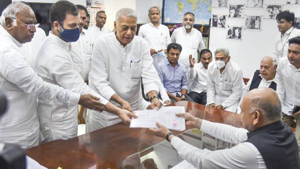 யார் இந்த யஷ்வந்த் சின்ஹா? 