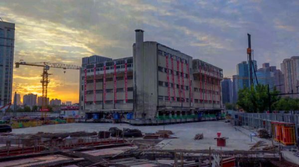 அமெரிக்காவில் இடமாற்றம் 