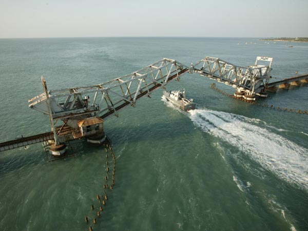 நூற்றாண்டுகளை கடந்த பாலம் நூற்றாண்டுகளை கடந்த பாலம்