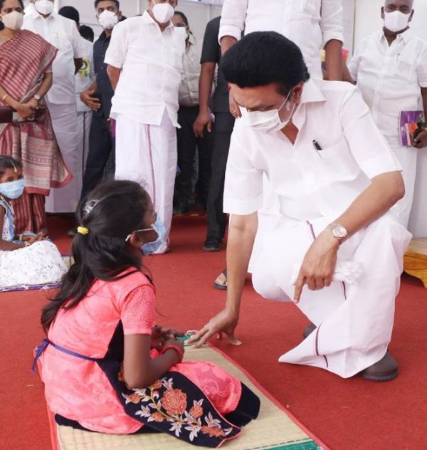  தன்னார்வலர்கள் 