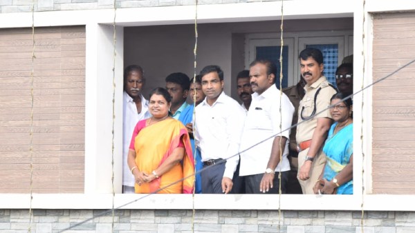 மாடத்தில் நின்று 