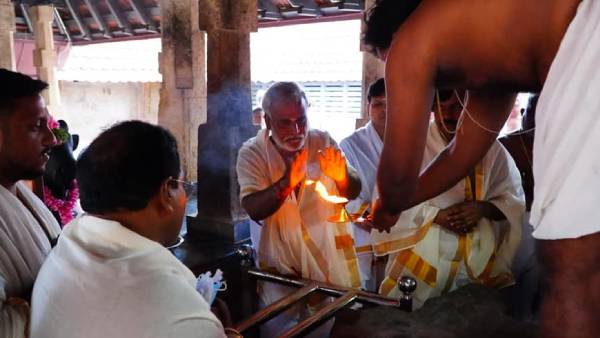 கலந்து கொண்டார் 