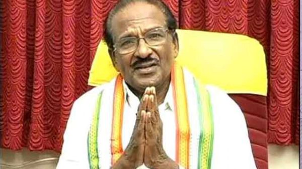 தவறி விழுந்த குமரி அனந்தன் 