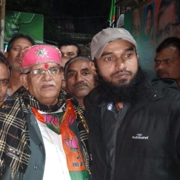 பாஜக பிரமுகர்களுடன் நெருக்கம்