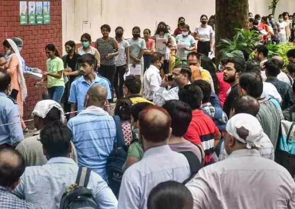 மாணவிகள் அதிர்ச்சி