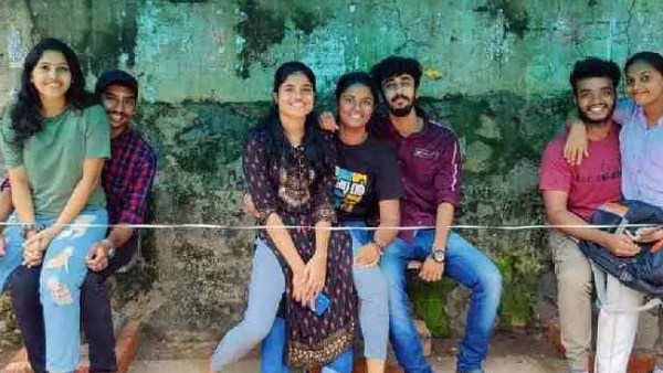 இணையதளத்தில் பரவும் போட்டோ 