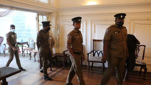 தப்பி ஓட்டம் தப்பி ஓட்டம்