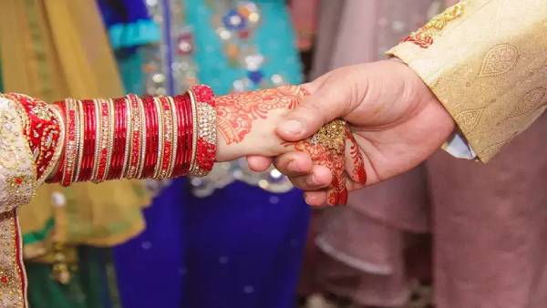  காதலித்து திருமணம் 