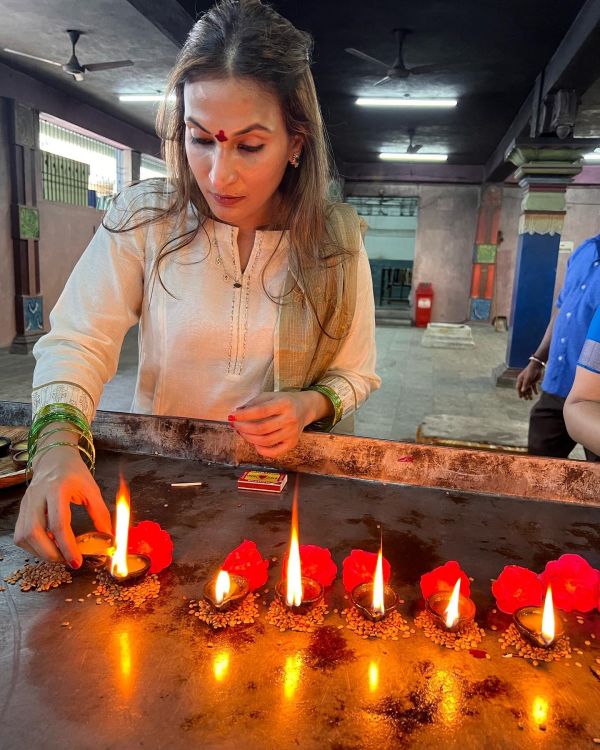 இருவரும் இணைய வேண்டும் 