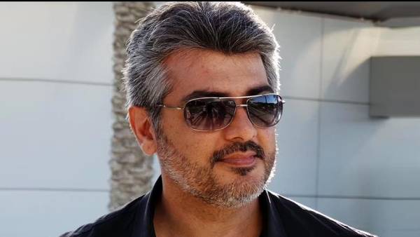 குழந்தையை கவனிப்பது போல்