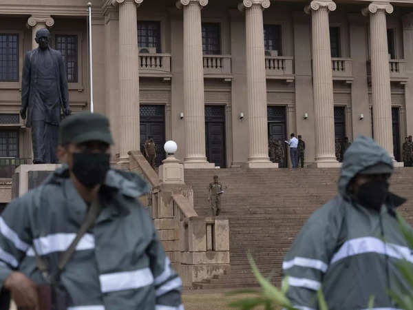 பாதுகாப்புப் படையினர் பாதுகாப்புப் படையினர்