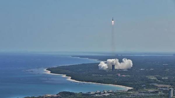  செல்போனில் படம் பிடித்த மக்கள்