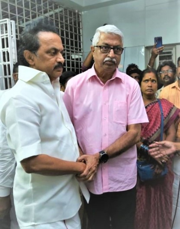 சர்வாதிகாரியாக