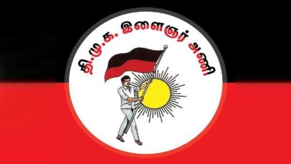 ஓரமாக அமர்ந்து 