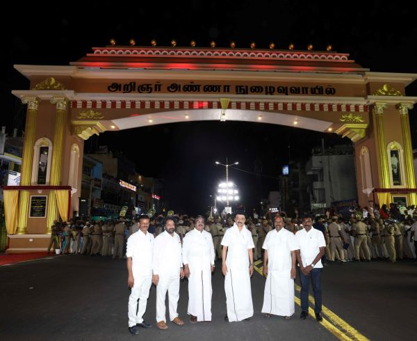 கருணாநிதி சிலை 