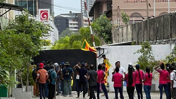 ஊடகங்களுக்கு குறி ஊடகங்களுக்கு குறி