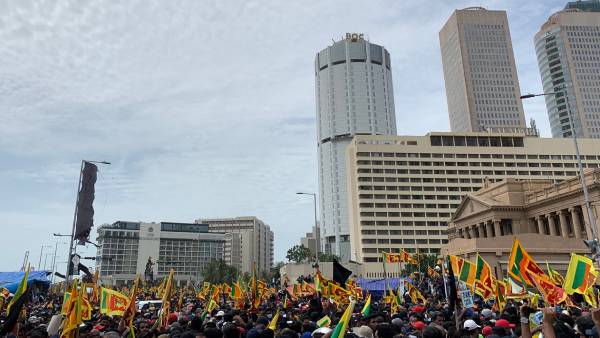  அதிபர் மாளிகை முற்றுகை 