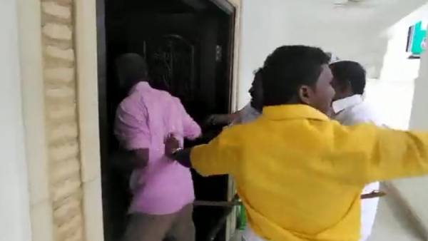 பூட்டுகளை உடைத்து 