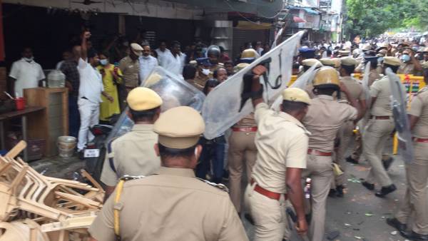 ஓபிஎஸ் வருகை 