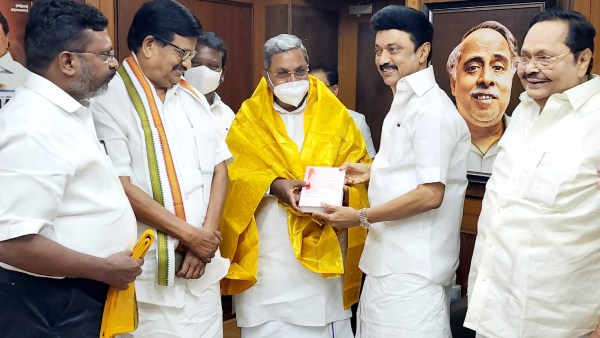 வரவேற்பில் நெகிழ்ந்த சித்தராமையா 