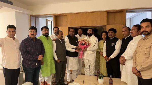 Shiv Sena 12 MPs meet Maharashtra Chief Minister Eknath Shinde in Delhi Shiv Sena 12 MPs meet Maharashtra Chief Minister Eknath Shinde in Delhi