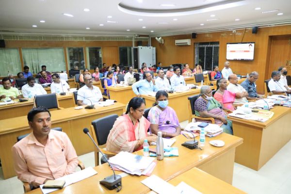 பல ஆயிரம் ஏக்கர் 