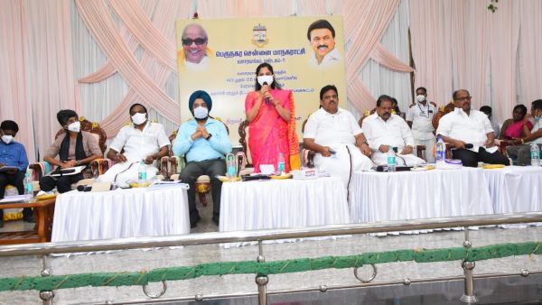பொறுப்புடன் அமர்ந்து 
