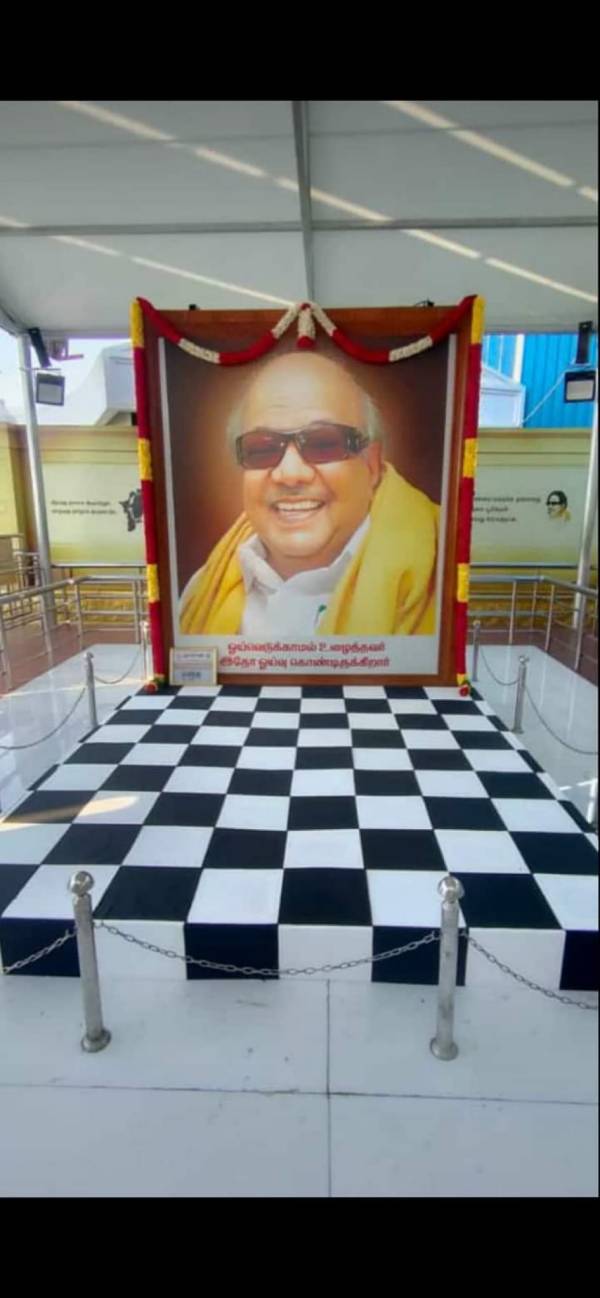 சமாதியில் அலங்காரம் 