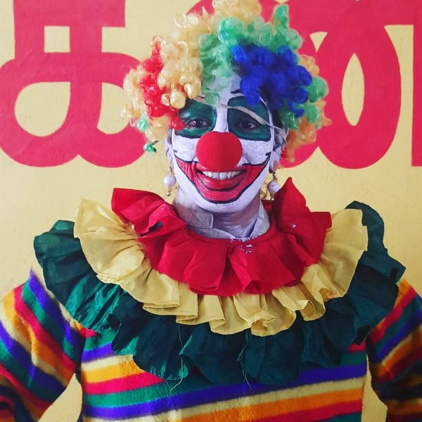 கோமாளி வேடம் 