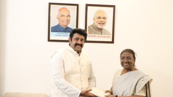 குவியும் பார்வையாளர்கள் 