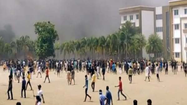 பள்ளி நிர்வாகங்கள் வற்புறுத்தல் 