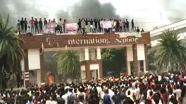 அமைதி காக்க வேண்டும்