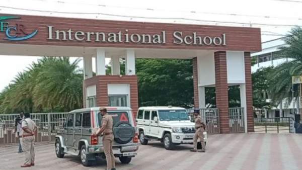 பள்ளி நிர்வாகம்