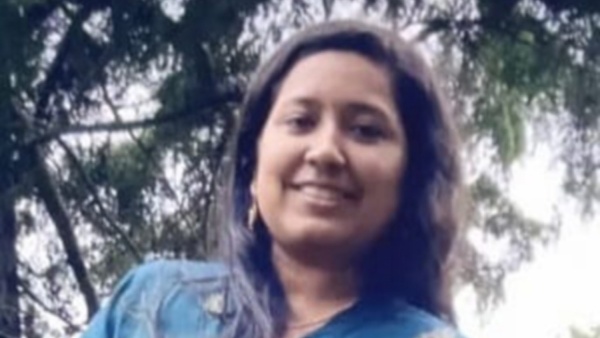 ஐடி பெண் ஊழியர்