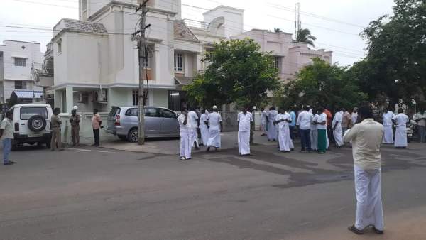 49 இடங்களில் 