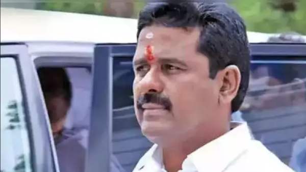 காமராஜ் வீட்டில் ரெய்டு 