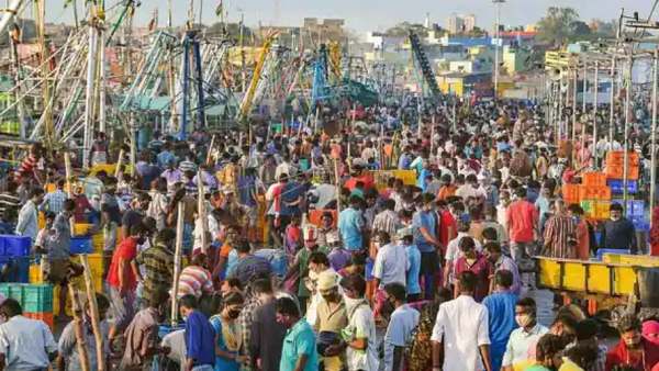 People gathered at Kasimedu fish market in Chennai People gathered at Kasimedu fish market in Chennai