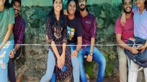 லேப்டாப் போராட்டம் 