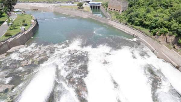 கரைபுரண்டு ஓடும் வெள்ளம் கரைபுரண்டு ஓடும் வெள்ளம்