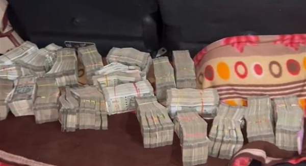 கட்டுக்கட்டாக பணத்துடன் காங்கிரஸ் எம்எல்ஏக்கள் 