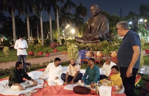 Suspended MPs protest at Parliament House complex 