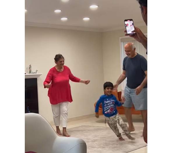  4 லட்சம் பார்வையாளர்கள்