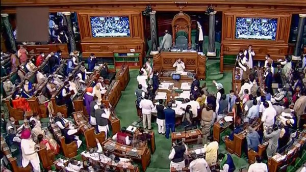 அதிமுக எம்பிக்கள் மீது நடவடிக்கை 